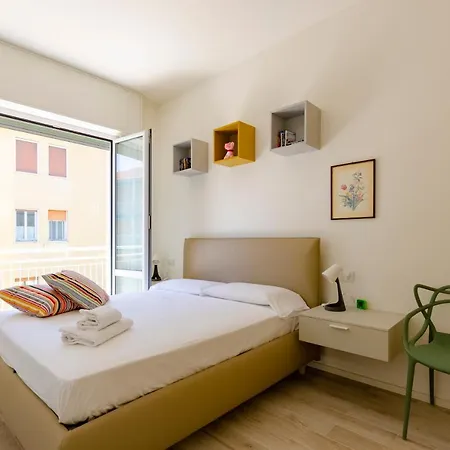 Altido Apt For 4, Near Centre, And Train Station