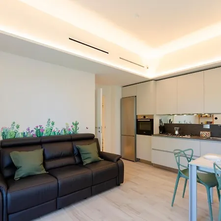 Altido Apt For 4, Near Centre, And Train Station
