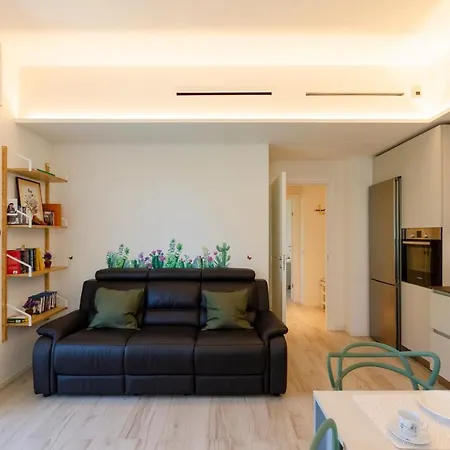 Altido Apt For 4, Near Centre, And Train Station