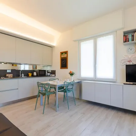 Apartment Altido Apt For 4, Near Centre, And Train Station