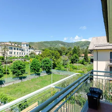 Altido Apt For 4, Near Centre, And Train Station