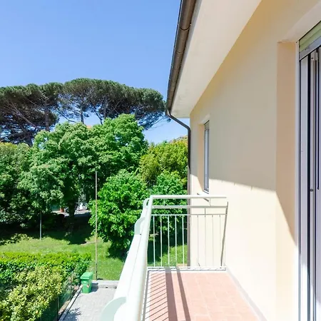 Altido Apt For 4, Near Centre, And Train Station Apartment *