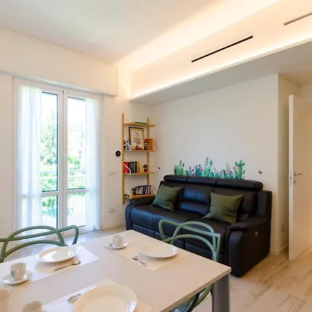 Apartment Altido Apt For 4, Near Centre, And Train Station *