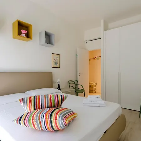 Altido Apt For 4, Near Centre, And Train Station Apartment