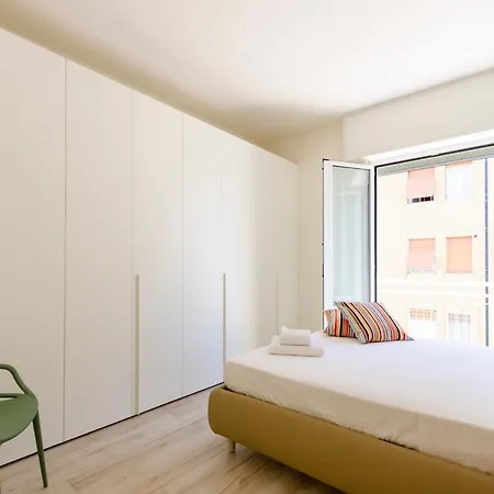 Altido Apt For 4, Near Centre, And Train Station Apartment