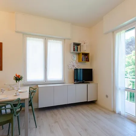 Altido Apt For 4, Near Centre, And Train Station Apartment